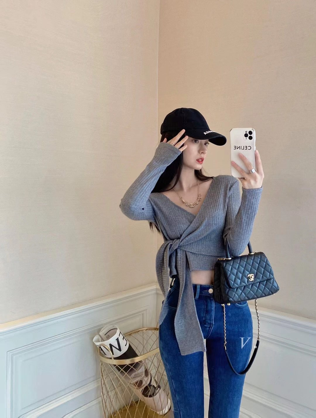 V-neck Tie Ribbed Knit Top