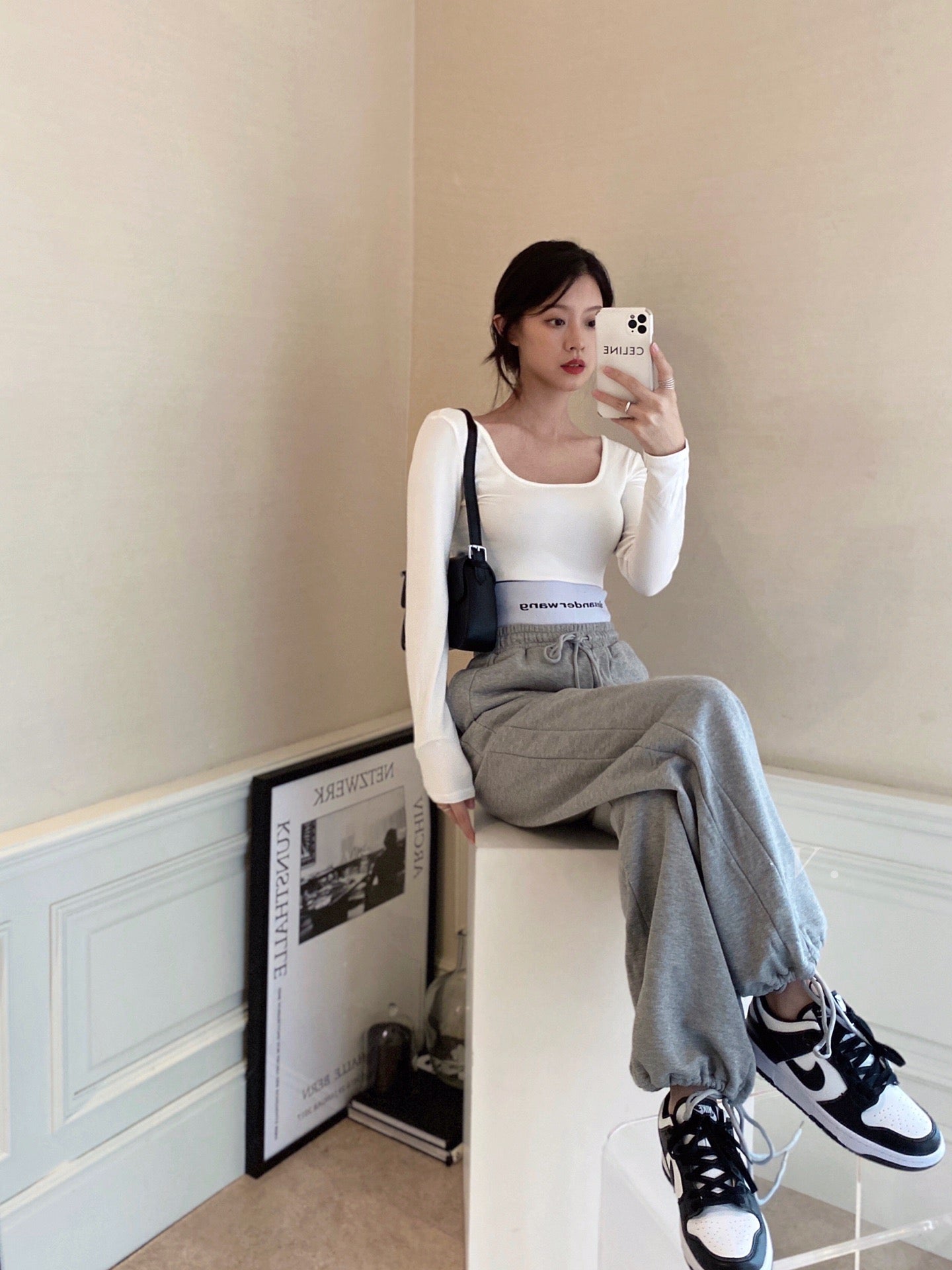 Circle Hollow Out Crop Tee