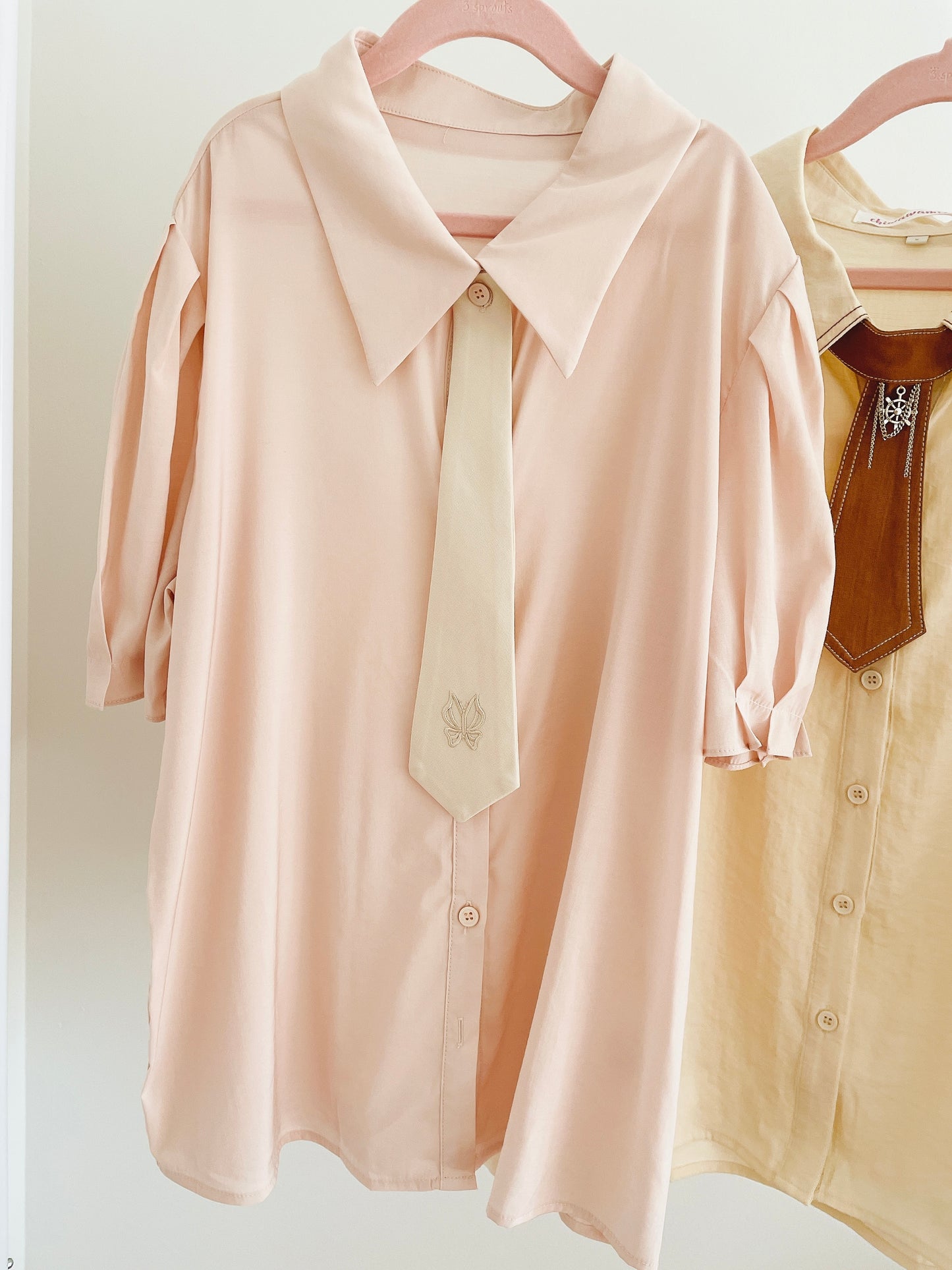 Short Lantern Sleeves Blouse