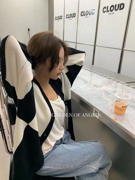 Checkers Pattern Knit Cardigan