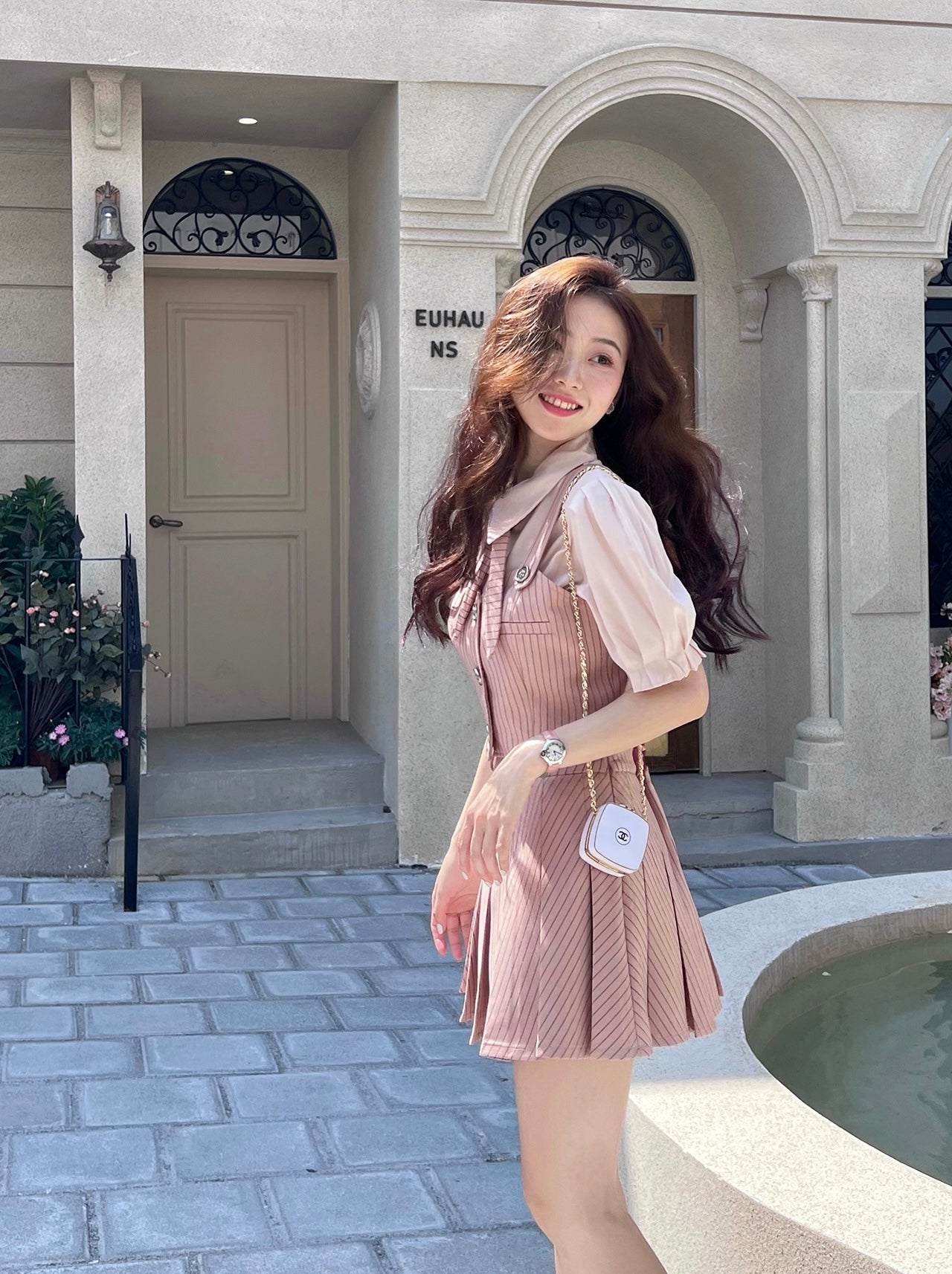Short Lantern Sleeves Blouse