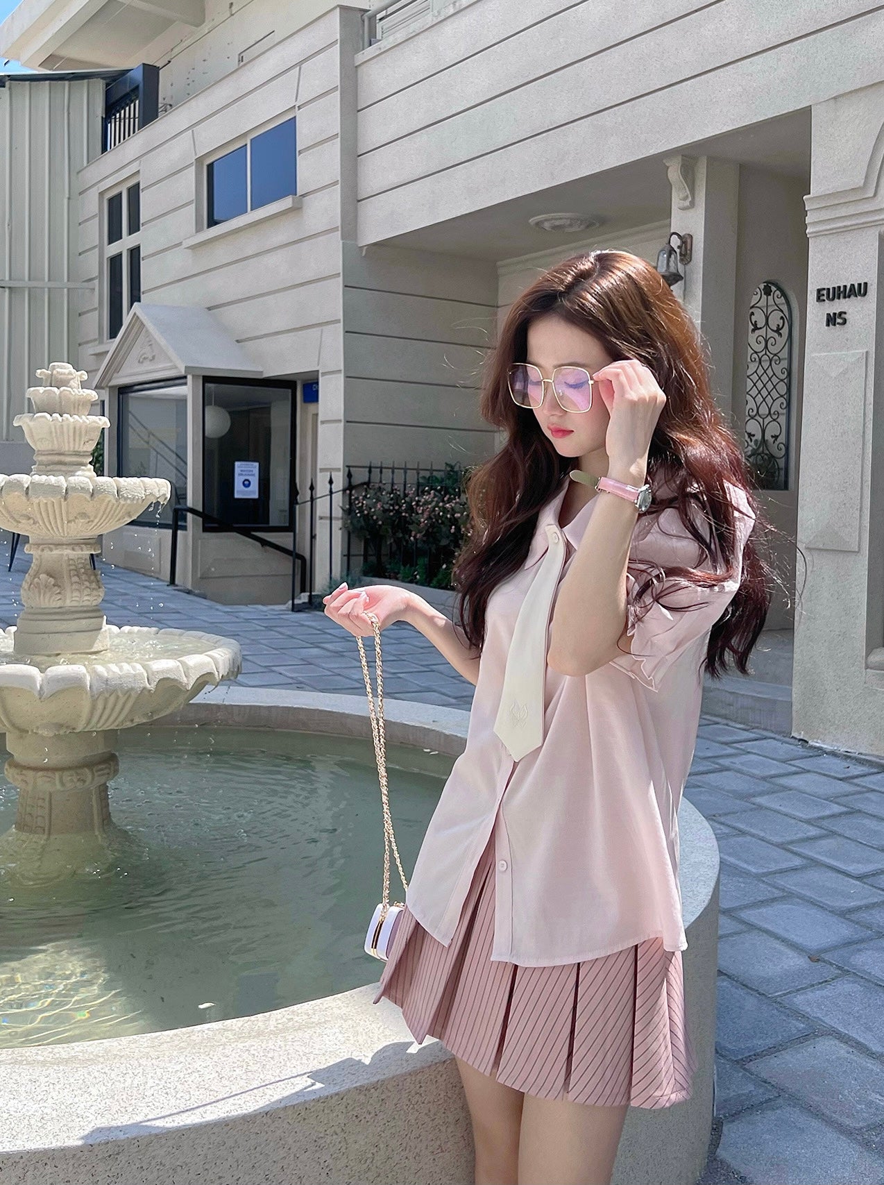 Short Lantern Sleeves Blouse