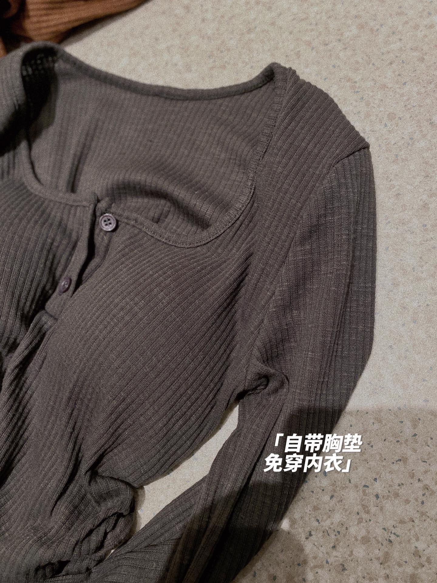 Cropped Tee With Pads
