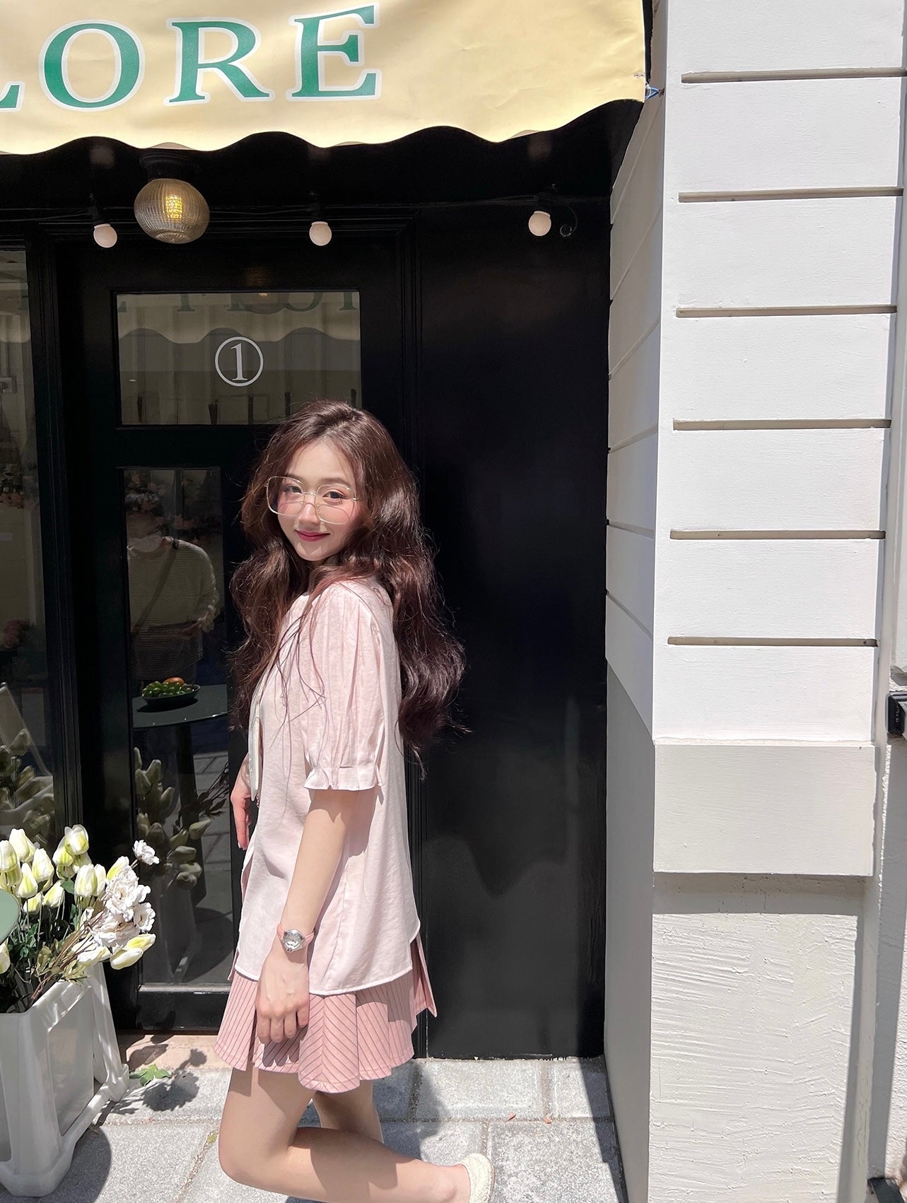Short Lantern Sleeves Blouse