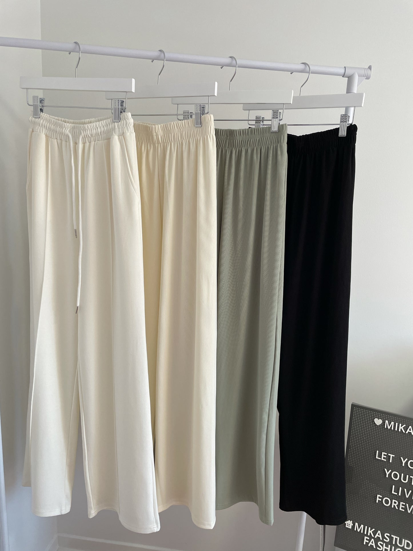 Elasticated Relaxed Wide Legs Pants