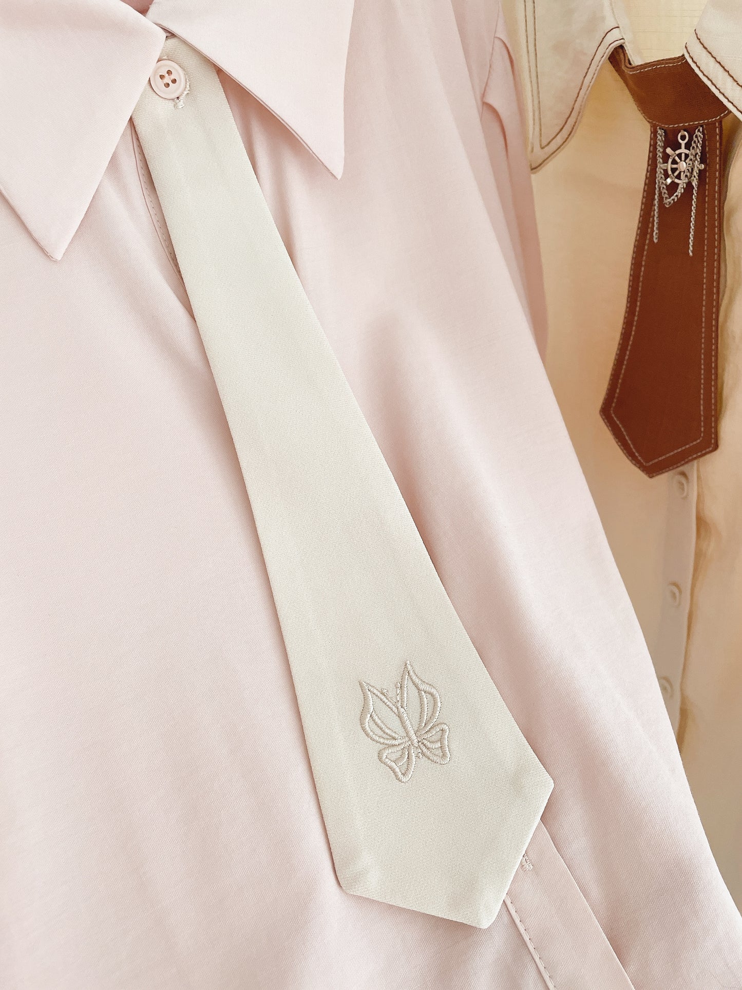 Short Lantern Sleeves Blouse