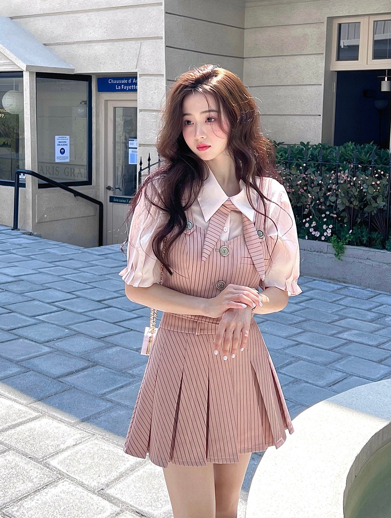 Short Lantern Sleeves Blouse