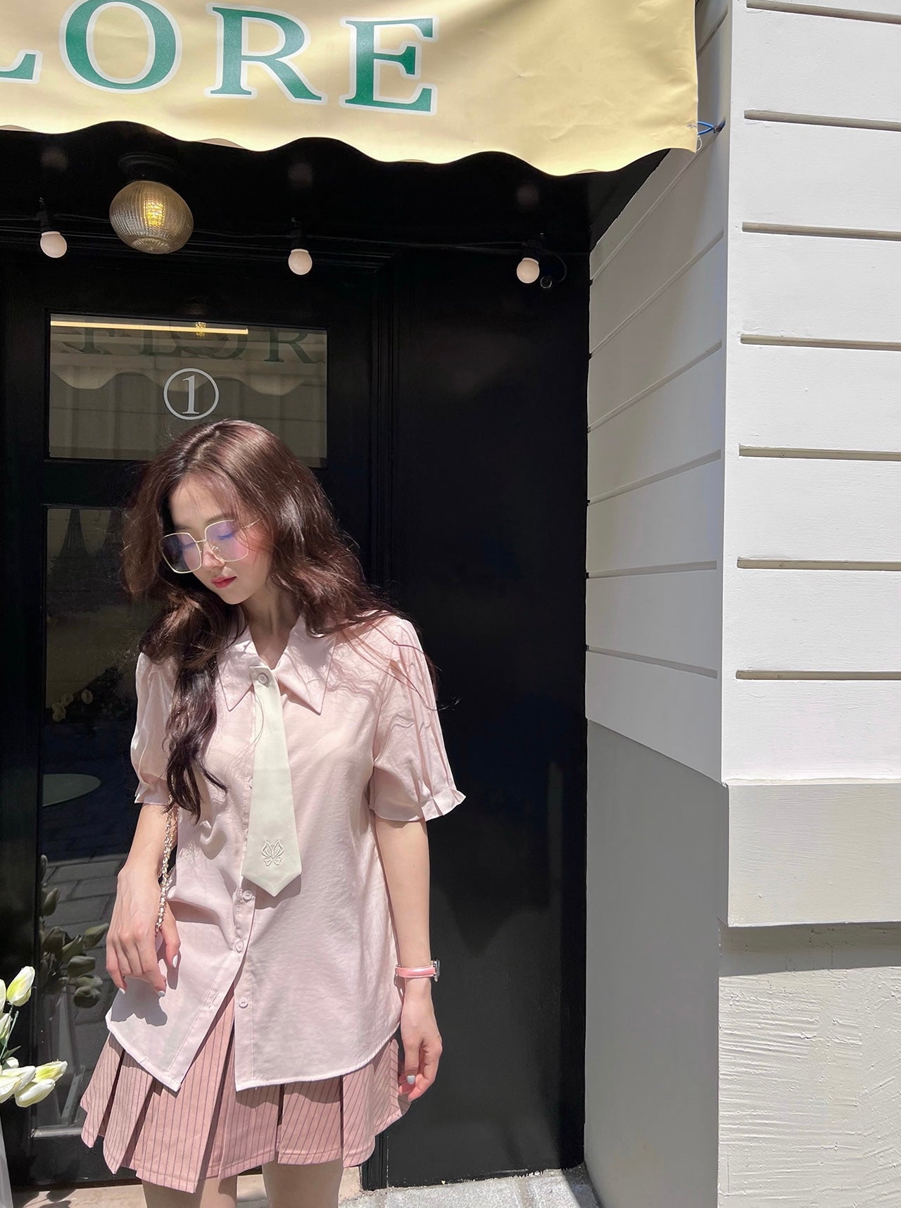 Short Lantern Sleeves Blouse
