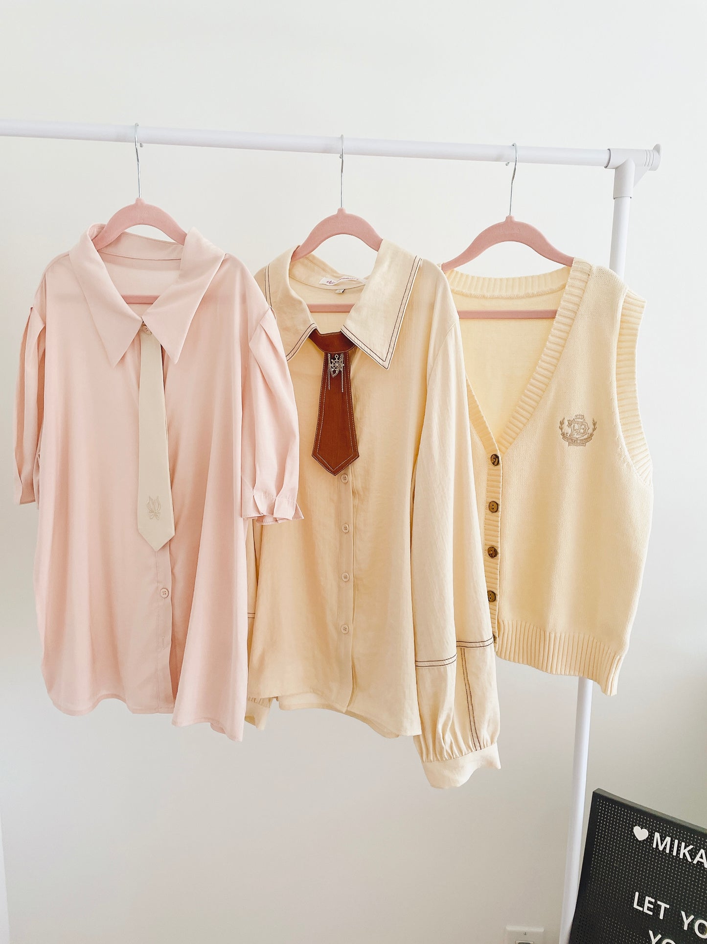 Short Lantern Sleeves Blouse